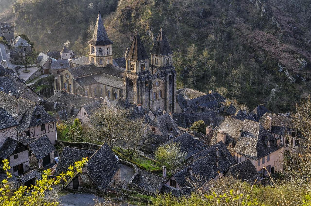 Gite De La Cascade Salles-la-Source Exterior foto